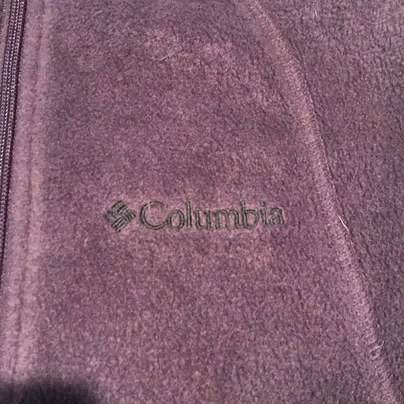 A dark purple Columbia vest - Picture 2 of 6